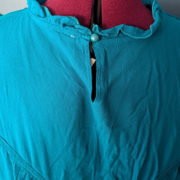 Blue sleeveless tank - Picture 2 of 4